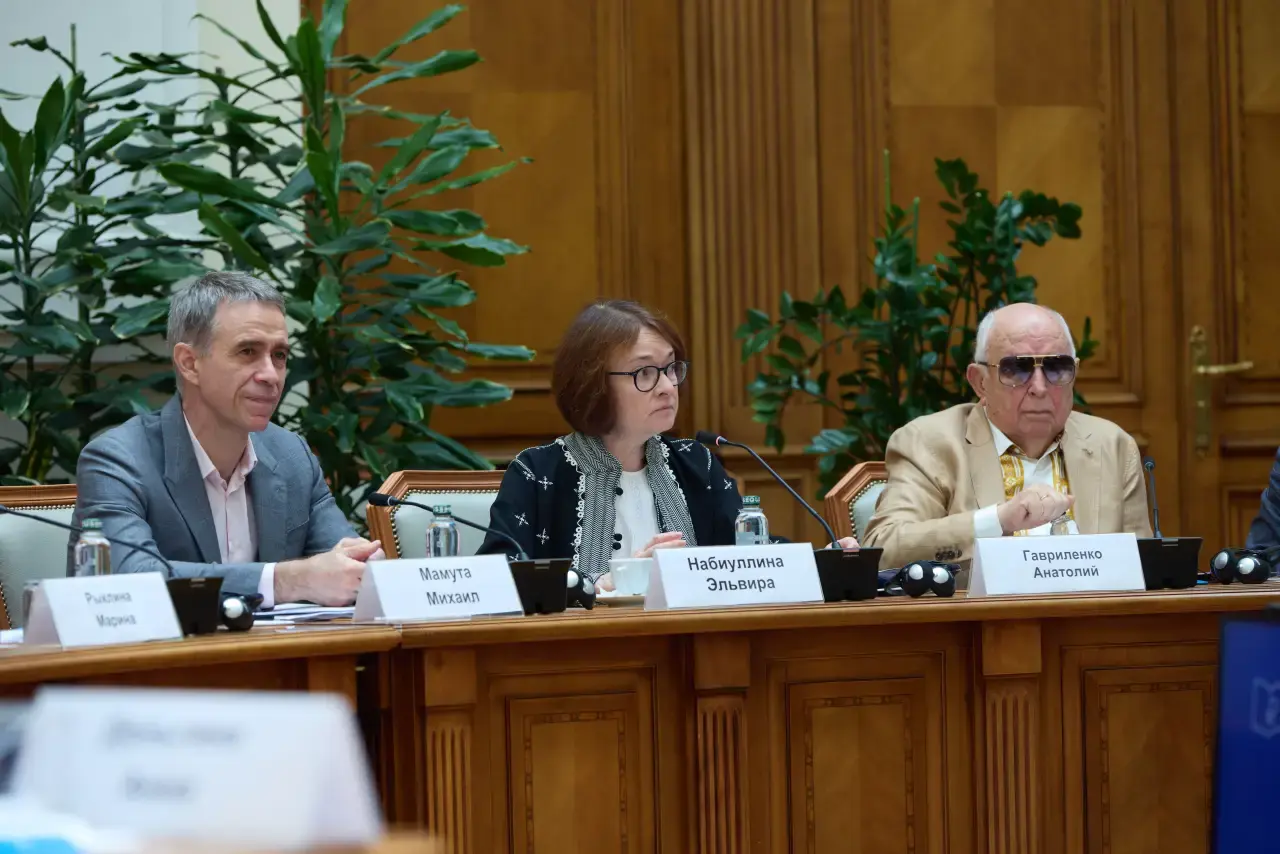 Эльвира Набиуллина на конгрессе волонтёров финансового просвещения