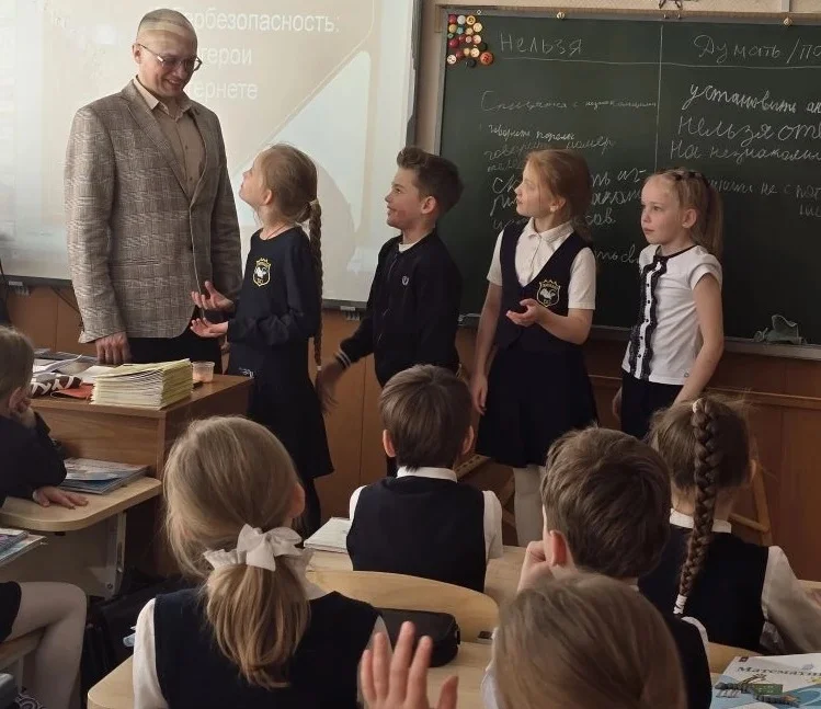Урок «Кибершколы» со школьниками